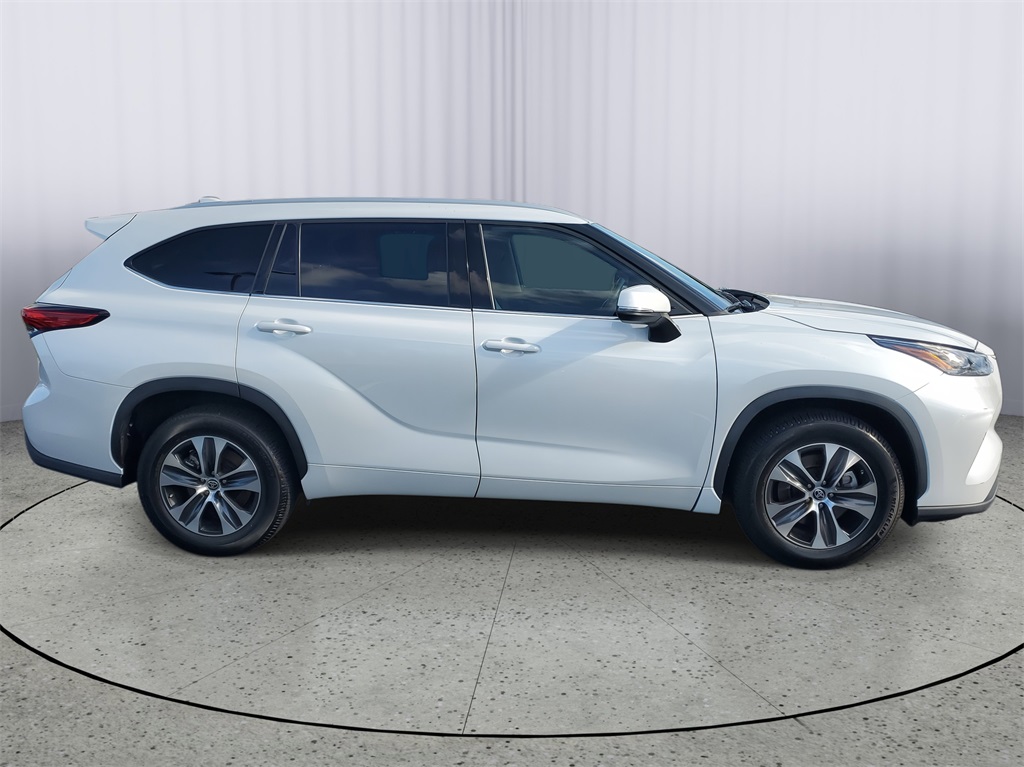 used 2022 Toyota Highlander car, priced at $30,998