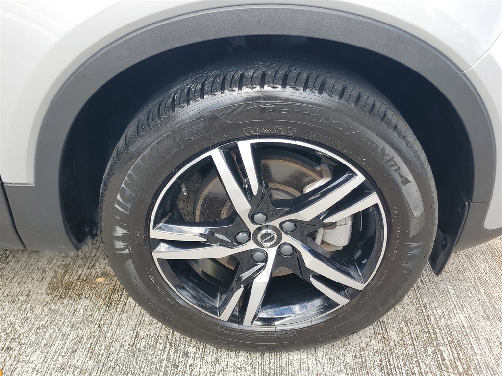 used 2023 Volvo XC40 car, priced at $27,494