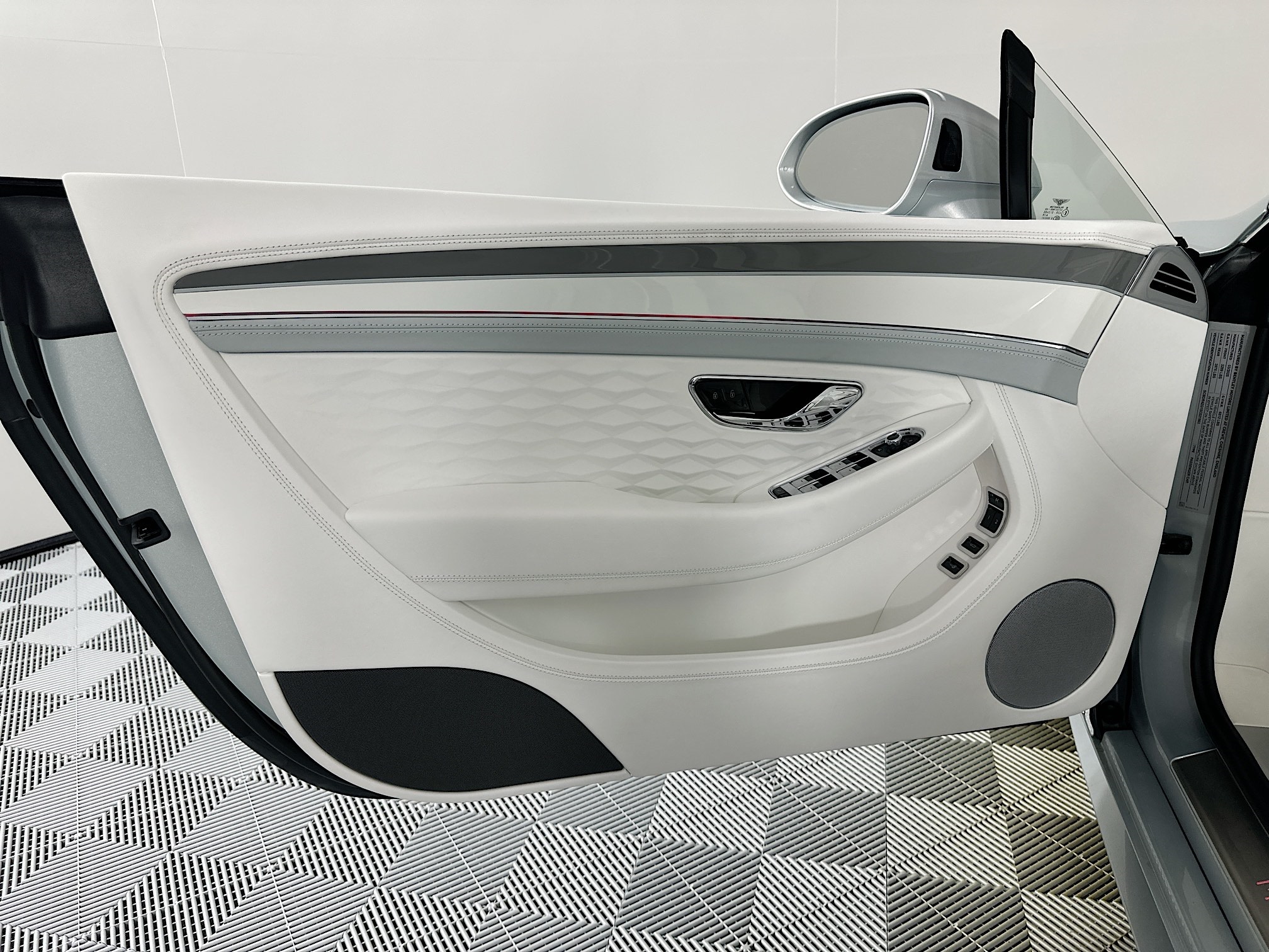 new 2025 Bentley Continental GTC car
