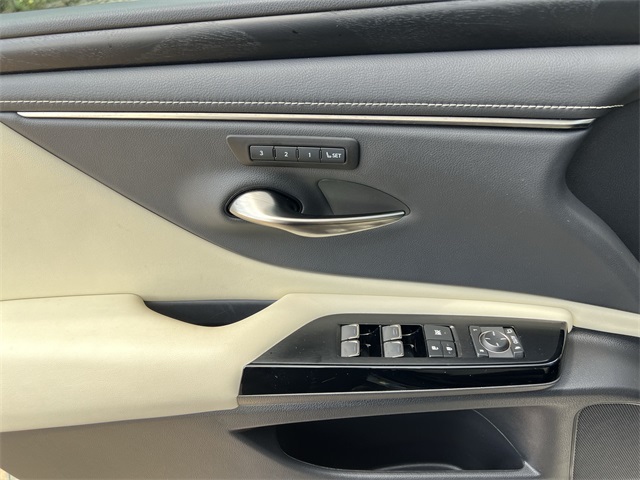 used 2022 Lexus ES car, priced at $37,940