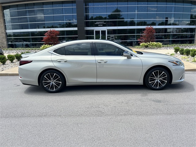used 2022 Lexus ES car, priced at $37,940
