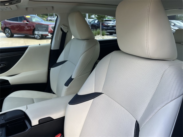used 2022 Lexus ES car, priced at $37,940