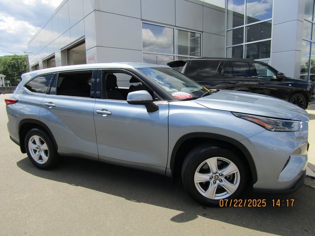 used 2022 Toyota Highlander car, priced at $31,999
