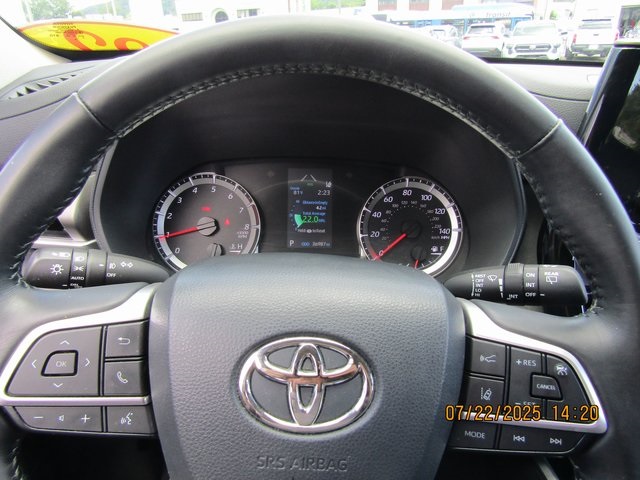 used 2022 Toyota Highlander car, priced at $31,999