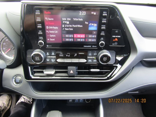 used 2022 Toyota Highlander car, priced at $31,999