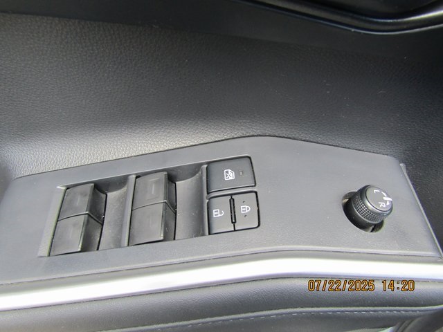 used 2022 Toyota Highlander car, priced at $31,999