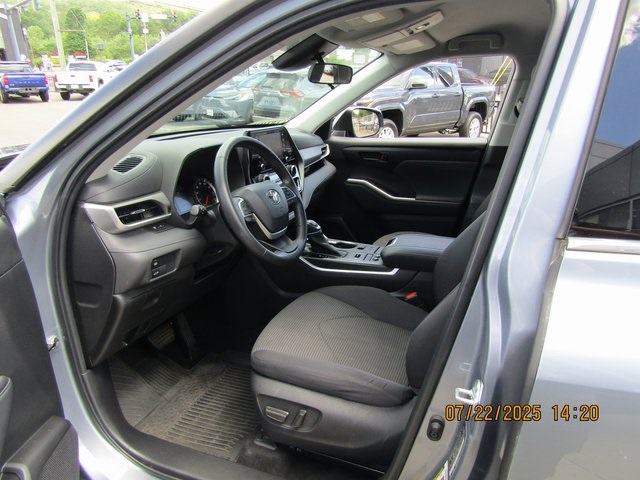 used 2022 Toyota Highlander car, priced at $31,999