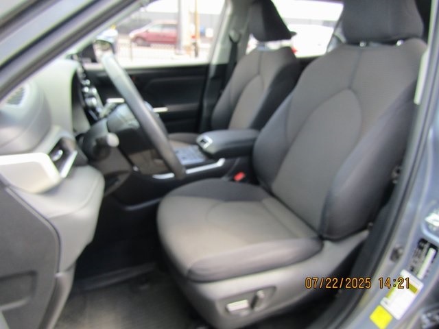 used 2022 Toyota Highlander car, priced at $31,999