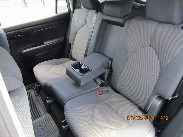 used 2022 Toyota Highlander car, priced at $31,999