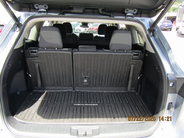 used 2022 Toyota Highlander car, priced at $31,999