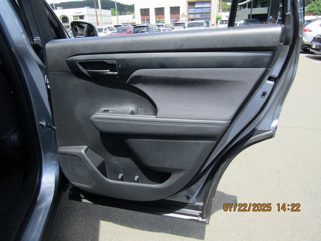 used 2022 Toyota Highlander car, priced at $31,999