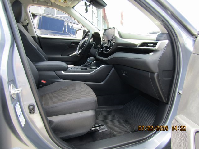 used 2022 Toyota Highlander car, priced at $31,999