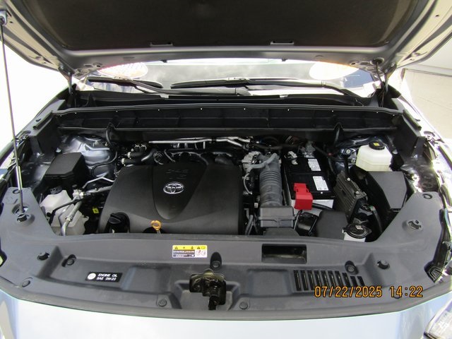 used 2022 Toyota Highlander car, priced at $31,999