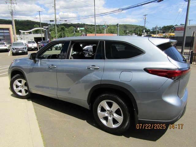 used 2022 Toyota Highlander car, priced at $31,999