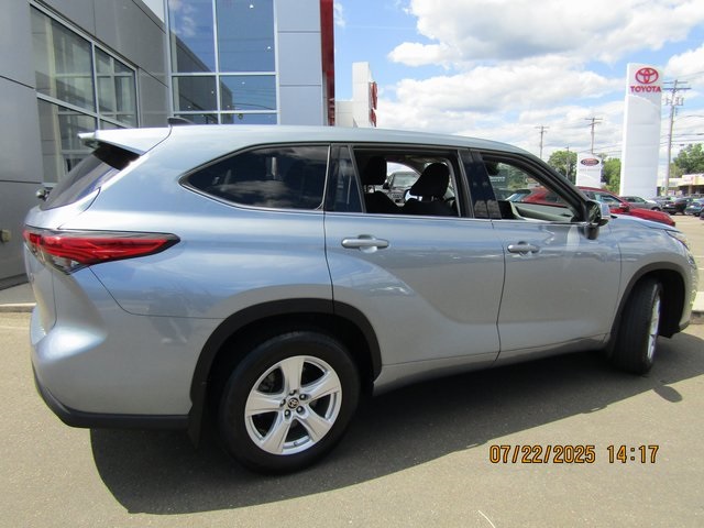 used 2022 Toyota Highlander car, priced at $31,999