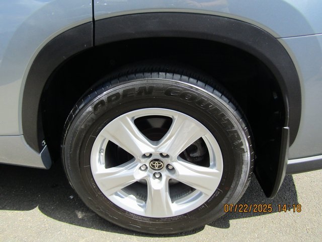 used 2022 Toyota Highlander car, priced at $31,999