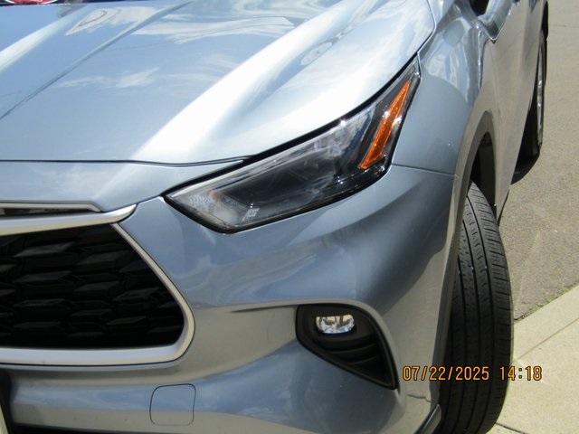 used 2022 Toyota Highlander car, priced at $31,999