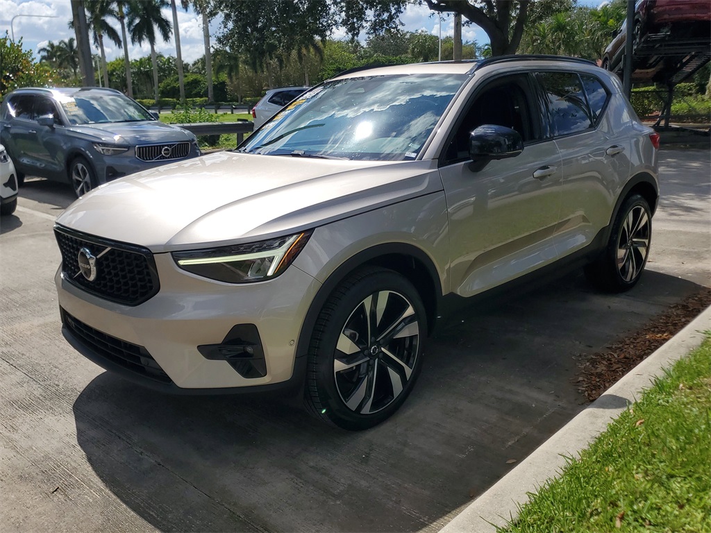 used 2023 Volvo XC40 car, priced at $31,995