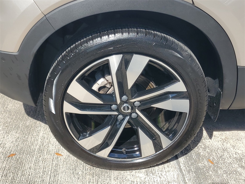 used 2023 Volvo XC40 car, priced at $31,995