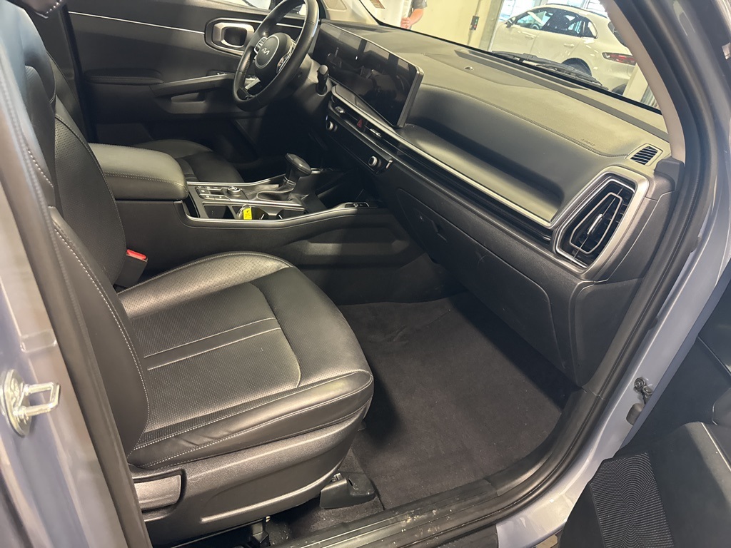 used 2024 Kia Sorento car, priced at $28,000