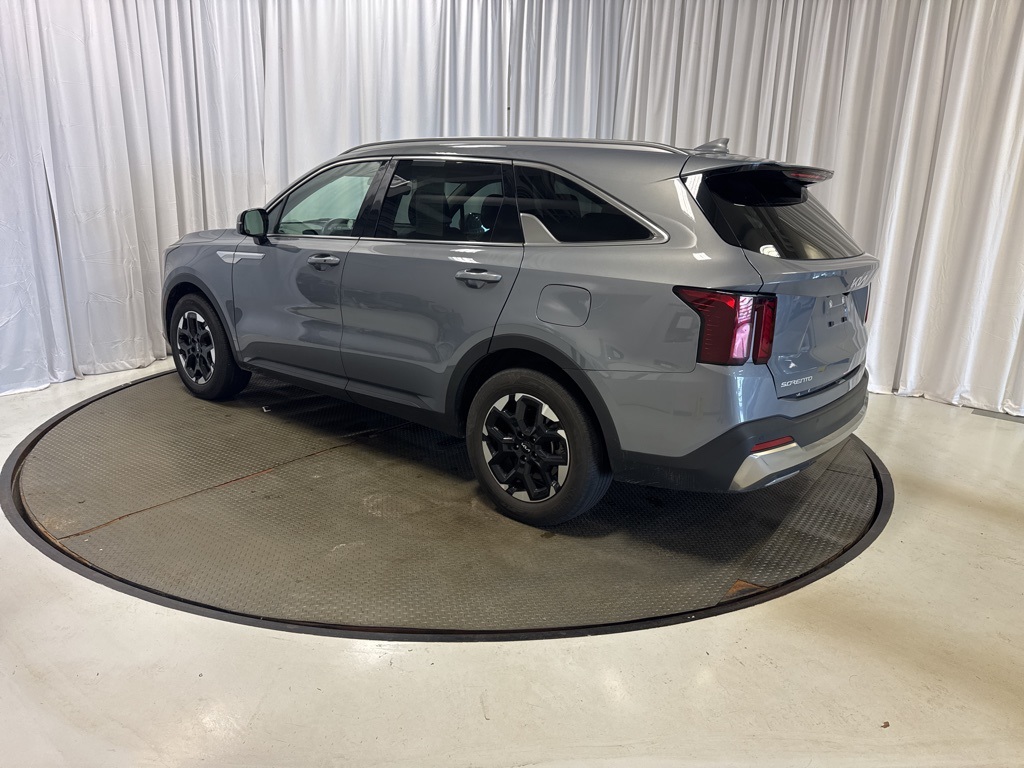 used 2024 Kia Sorento car, priced at $28,000