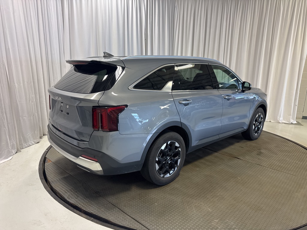 used 2024 Kia Sorento car, priced at $28,000