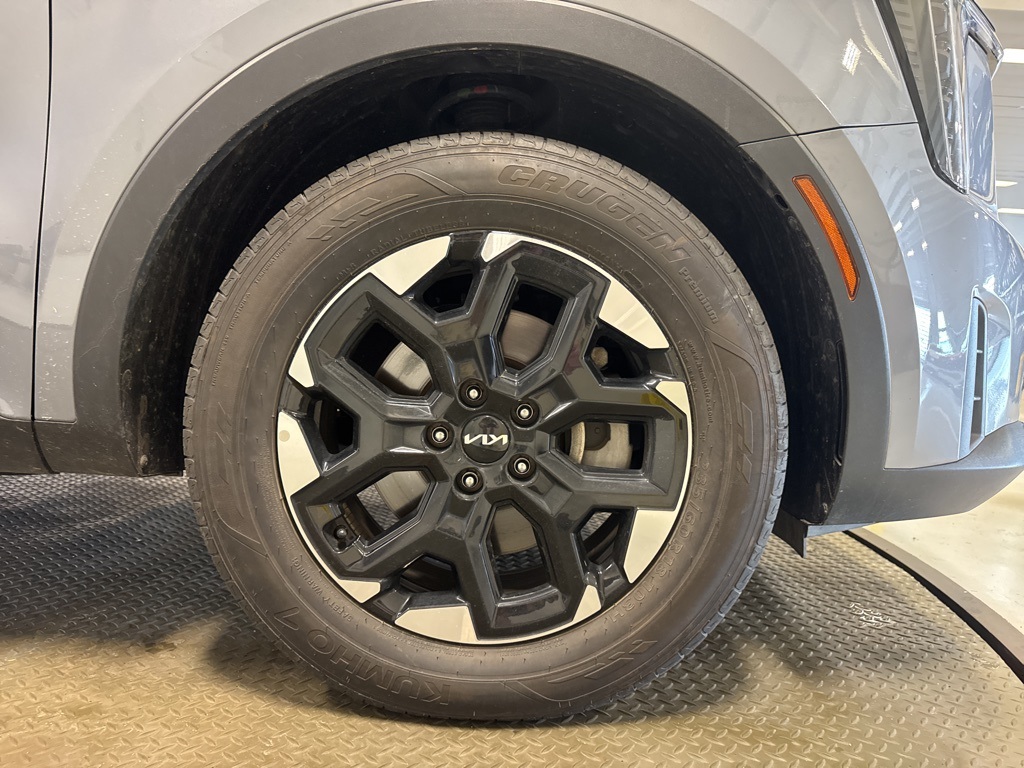used 2024 Kia Sorento car, priced at $28,000