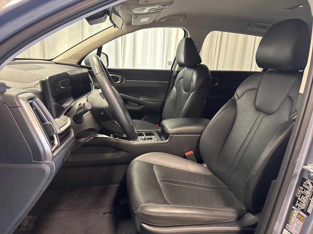 used 2024 Kia Sorento car, priced at $28,000