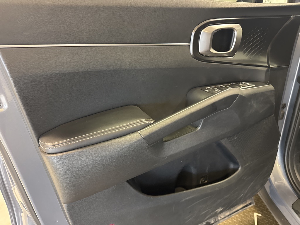 used 2024 Kia Sorento car, priced at $28,000