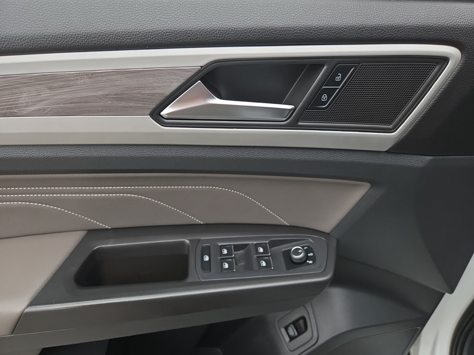 used 2021 Volkswagen Atlas Cross Sport car, priced at $22,400
