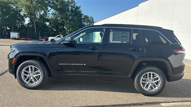 new 2025 Jeep Grand Cherokee car, priced at $42,848