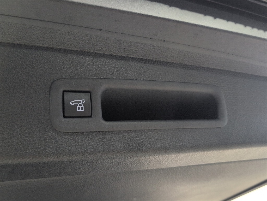 used 2025 Toyota Sienna car, priced at $53,158