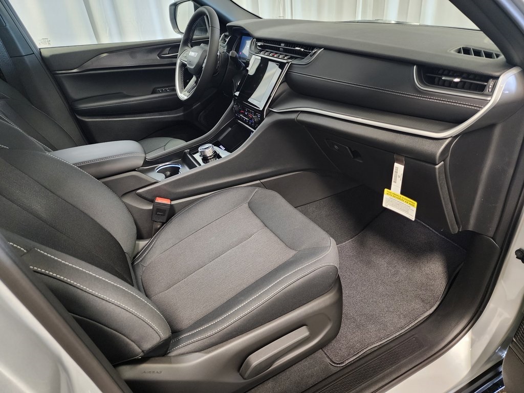 new 2025 Jeep Grand Cherokee L car, priced at $42,929
