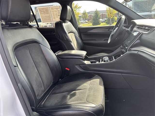 used 2024 Jeep Grand Cherokee car, priced at $27,999