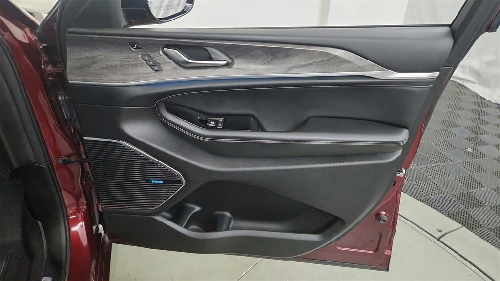 used 2022 Jeep Grand Cherokee car, priced at $29,988