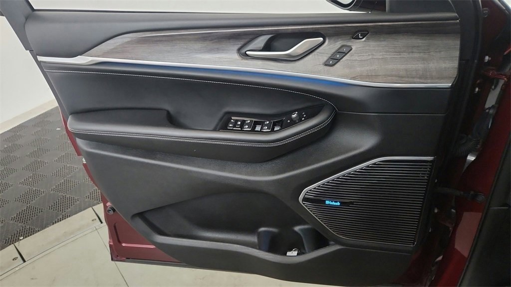 used 2022 Jeep Grand Cherokee car, priced at $29,988