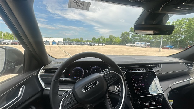 new 2025 Jeep Grand Cherokee car, priced at $42,848