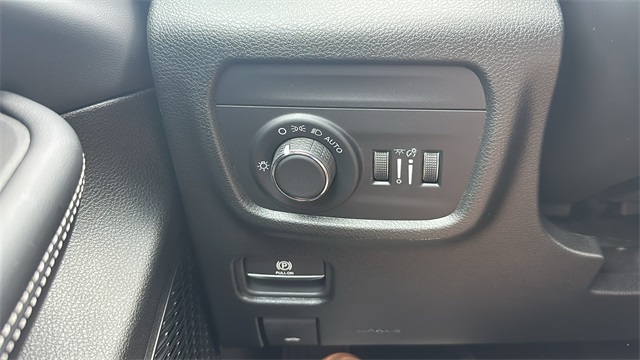 new 2025 Jeep Grand Cherokee car, priced at $42,848