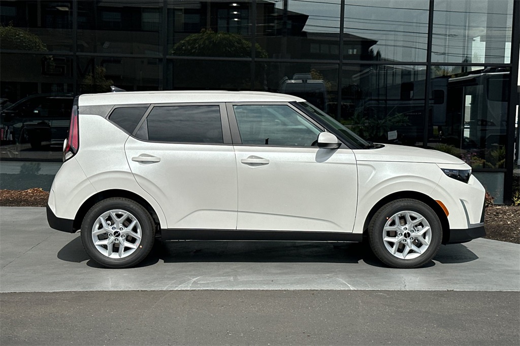 new 2025 Kia Soul car, priced at $22,970