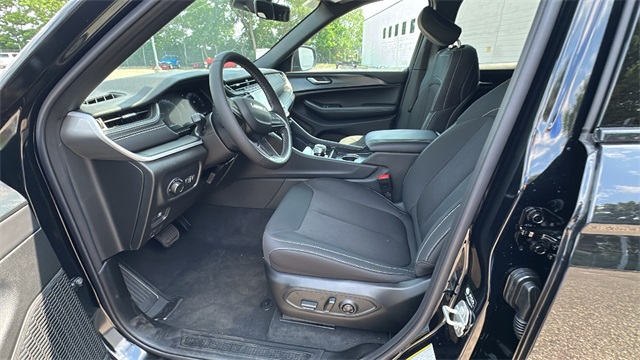 new 2025 Jeep Grand Cherokee car, priced at $42,848