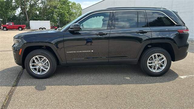new 2025 Jeep Grand Cherokee car, priced at $42,848