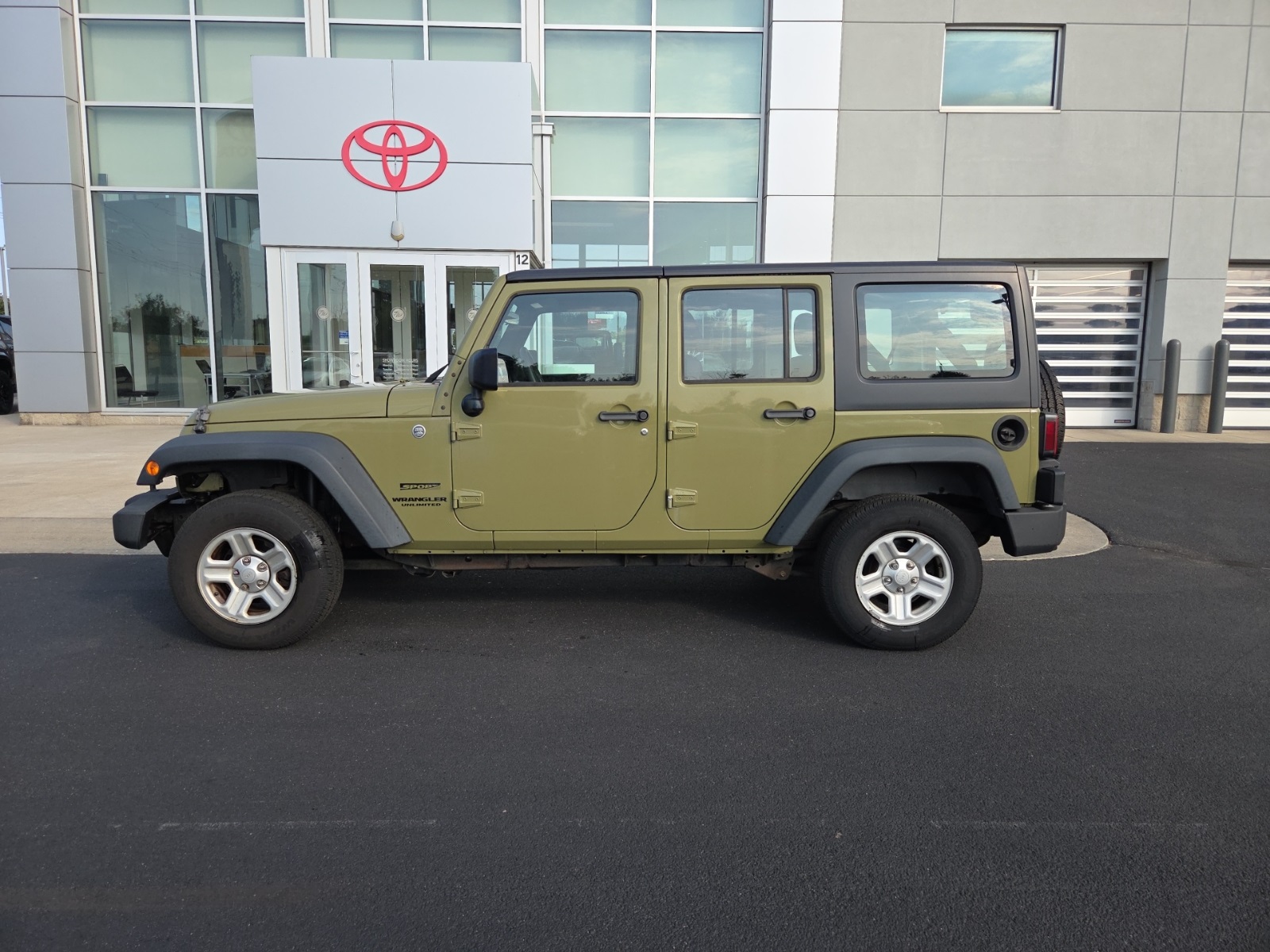 used 2013 Jeep Wrangler car, priced at $14,012