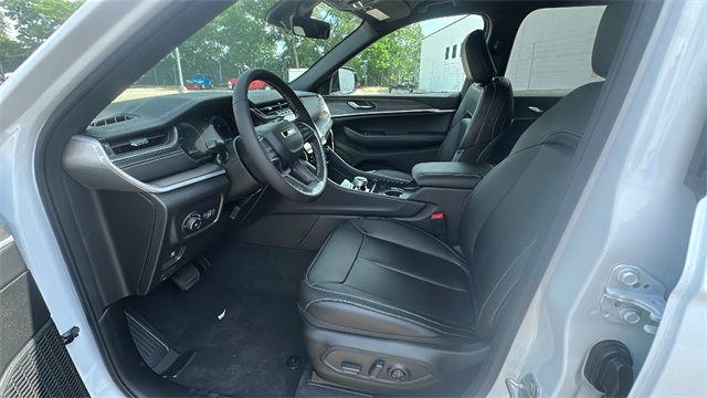 new 2025 Jeep Grand Cherokee car, priced at $47,809