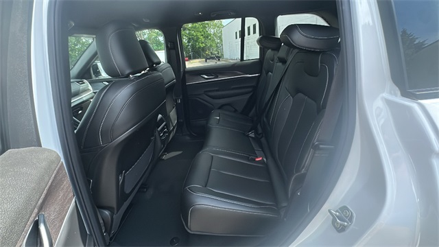 new 2025 Jeep Grand Cherokee car, priced at $47,809