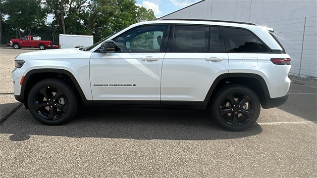 new 2025 Jeep Grand Cherokee car, priced at $47,809