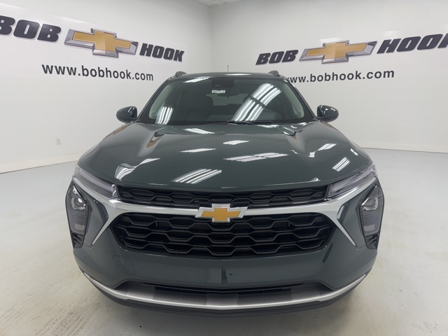 new 2025 Chevrolet Trax car, priced at $23,500