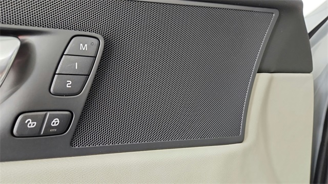 new 2025 Volvo XC60 car, priced at $55,360