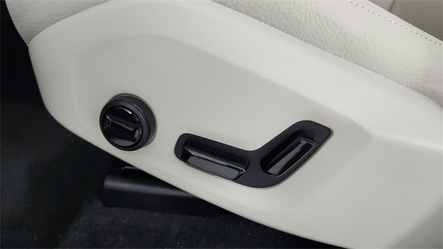 new 2025 Volvo XC60 car, priced at $55,360