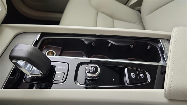 new 2025 Volvo XC60 car, priced at $55,360