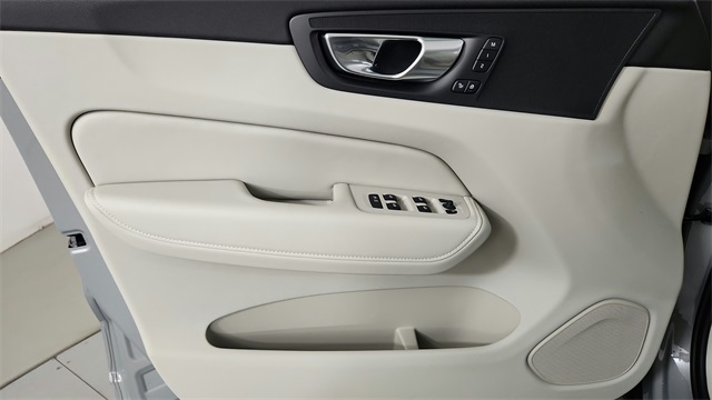 new 2025 Volvo XC60 car, priced at $55,360